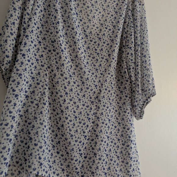 Torrid Blue and White Heart Blouse Size 2/2X - Picture 4 of 10